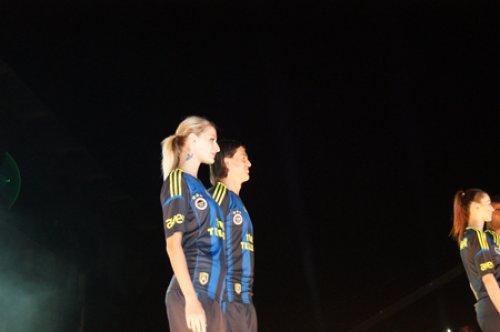 Kralspor Fenerbahçe'nin forma tanıtımında