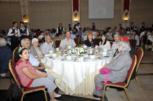 Necdet Özel'den Gaziler'e iftar