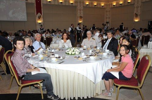 Necdet Özel'den Gaziler'e iftar