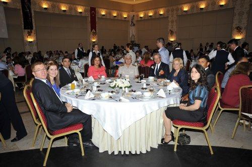 Necdet Özel'den Gaziler'e iftar