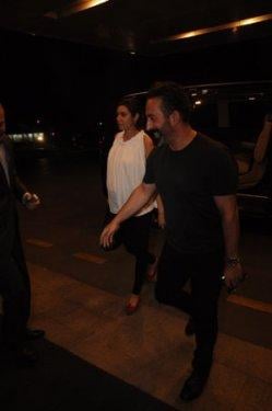 Cem Yılmaz eşi Ahu Yağtu ile hastaneye böyle geldi