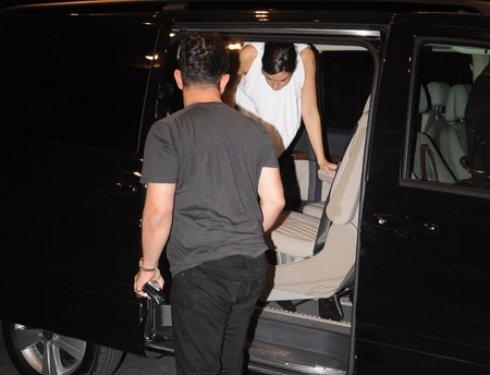 Cem Yılmaz eşi Ahu Yağtu ile hastaneye böyle geldi