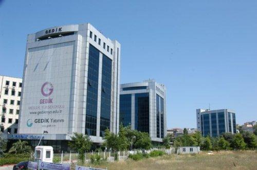 İstanbul'da yer alan E-5 üniversiteleri