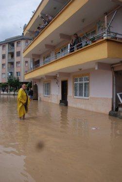 Samsun'u sel aldı