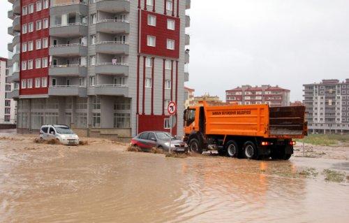 Samsun'u sel aldı