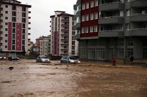 Samsun'u sel aldı