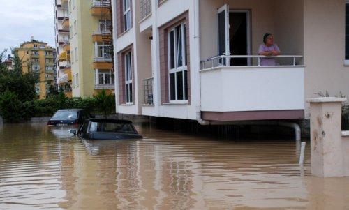 Samsun'u sel aldı