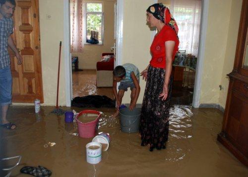 Samsun'u sel aldı