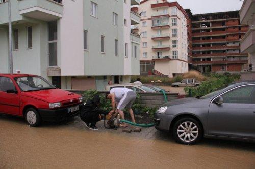 Samsun'u sel aldı