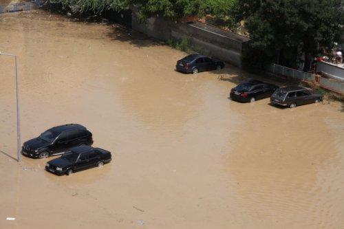 Samsun'u sel aldı