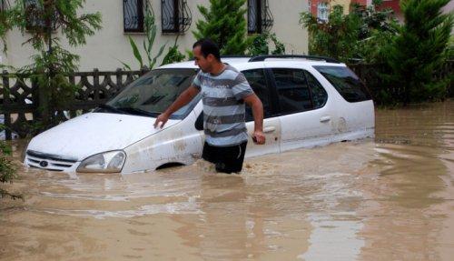 Samsun'u sel aldı