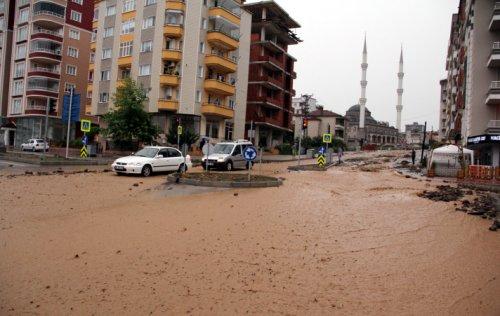 Samsun'u sel aldı