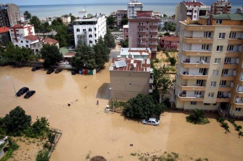 Samsun'u sel aldı