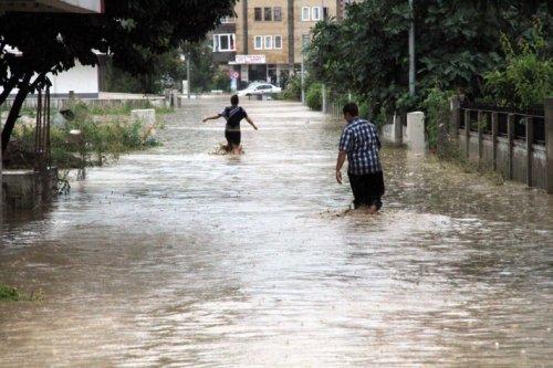 Samsun'u sel aldı