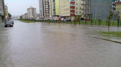 Samsun'u sel aldı