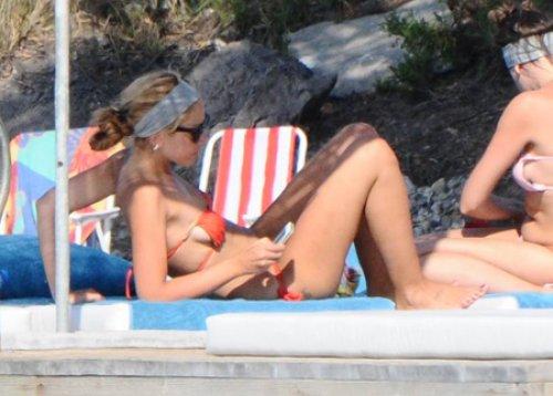 Hadise plajda sere serpe 