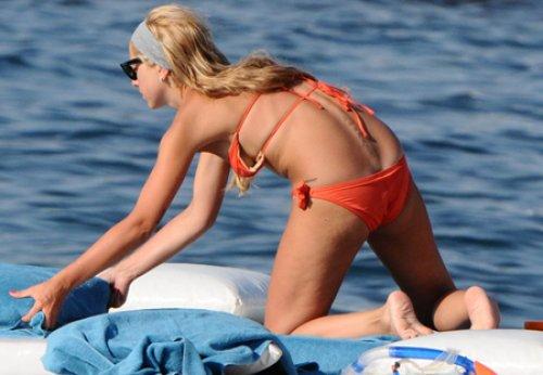 Hadise plajda sere serpe 