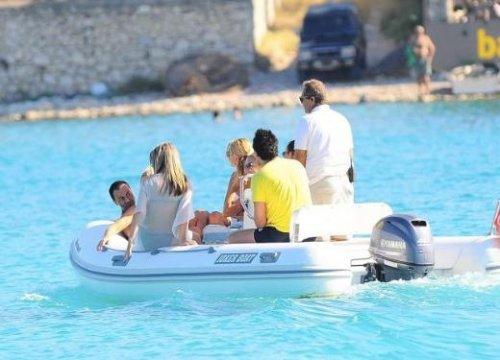 Serdar Ortaç sevgilisi Luiz'e öpücük yağmuru