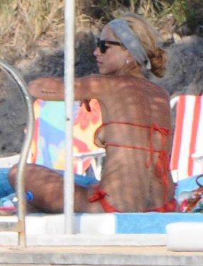 Hadise plajda sere serpe 