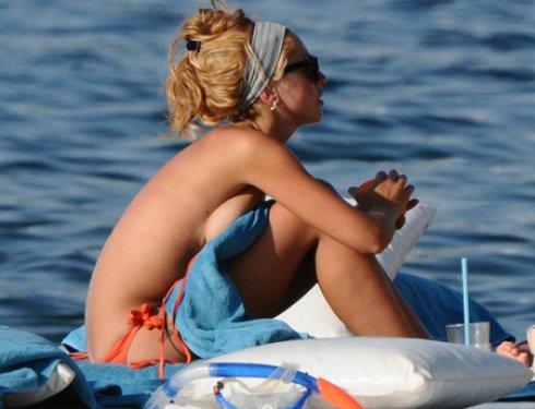 Hadise plajda sere serpe 