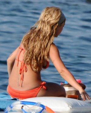 Hadise plajda sere serpe 