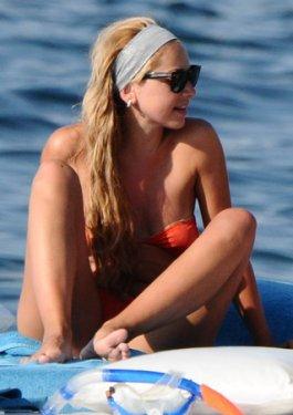 Hadise plajda sere serpe 