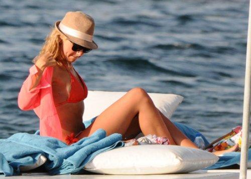 Hadise plajda sere serpe 