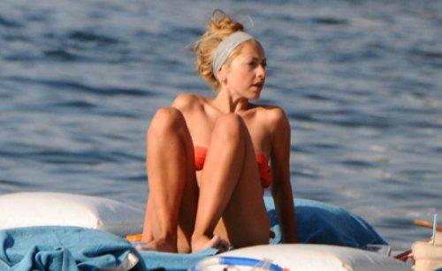 Hadise plajda sere serpe 