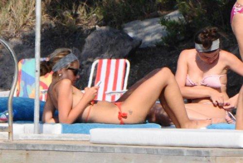 Hadise plajda sere serpe 