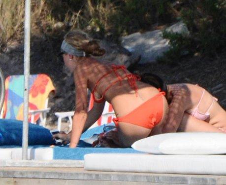 Hadise plajda sere serpe 