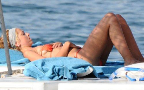 Hadise plajda sere serpe 