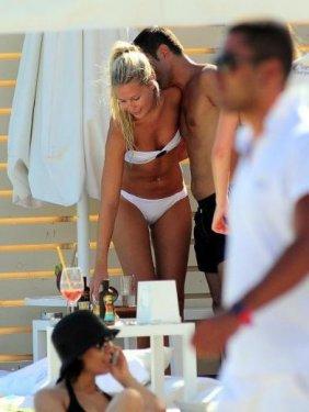 Serdar Ortaç sevgilisi Luiz'e öpücük yağmuru