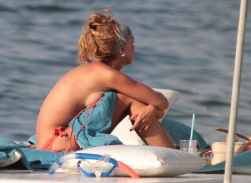 Hadise plajda sere serpe 