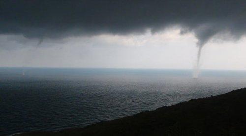 Sinop'ta hortum ve yağmur hayatı felç etti