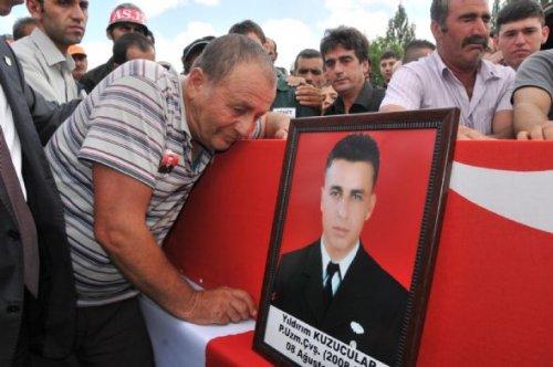 Şehit Uzman Çavuş Kuzucular son yolculuğuna uğurlandı