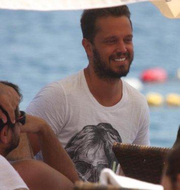 Murat Boz inadına tatilin keyfini çıkarıyor