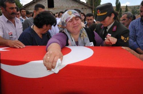 Şehit Uzman Çavuş Kuzucular son yolculuğuna uğurlandı