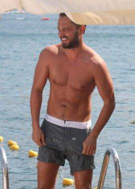 Murat Boz inadına tatilin keyfini çıkarıyor