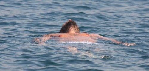 Murat Boz inadına tatilin keyfini çıkarıyor