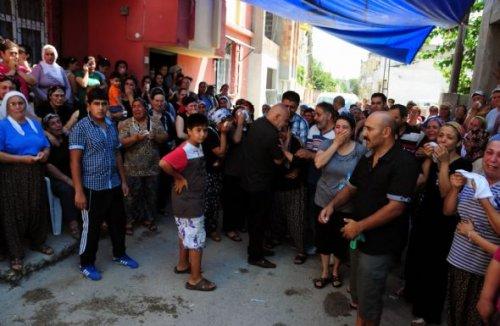 Almanya'da öldürülen 3 kardeş toprağa verildi