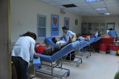 İzmirliler yaralı askerler için seferber oldu 