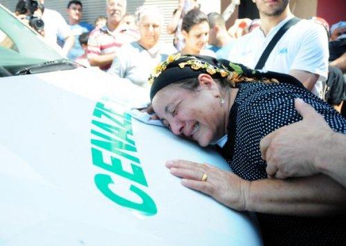 Almanya'da öldürülen 3 kardeş toprağa verildi