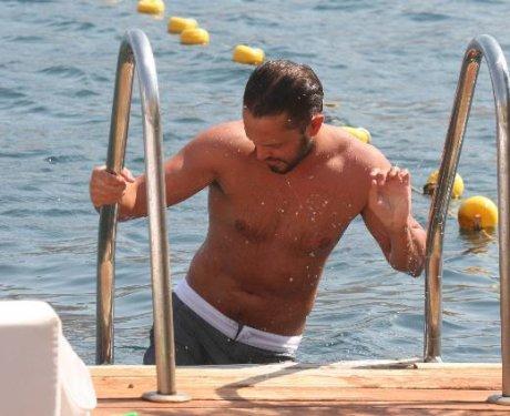 Murat Boz inadına tatilin keyfini çıkarıyor