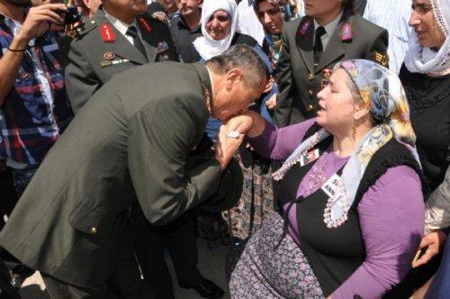 Şehit Uzman Çavuş Kuzucular son yolculuğuna uğurlandı