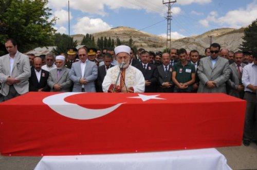 Şehit Uzman Çavuş Kuzucular son yolculuğuna uğurlandı