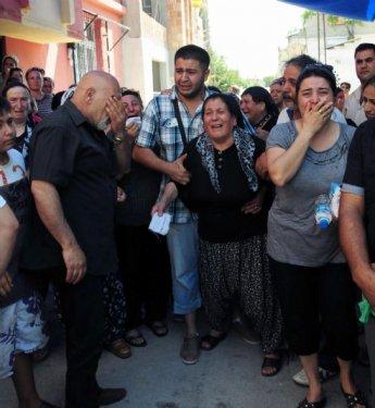 Almanya'da öldürülen 3 kardeş toprağa verildi