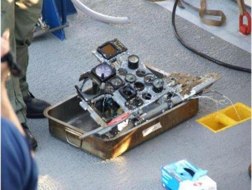 Suriye'nin vurduğu uçağın enkazından fotoğraflar