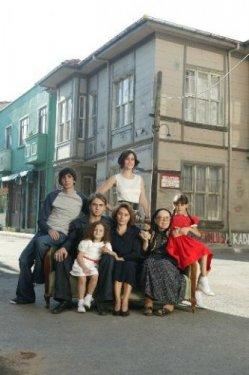 Öyle Bir Geçer Zaman ki'de yeni oyuncular 