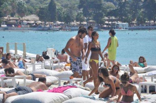 Survivor ünlüleri Çeşme'de balayı tazeledi