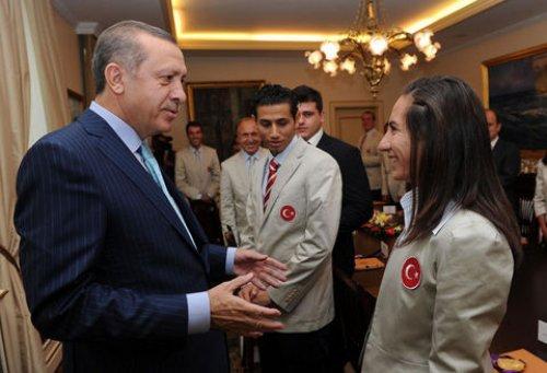 Erdoğan madalya kazanan sporcuları kabul etti 